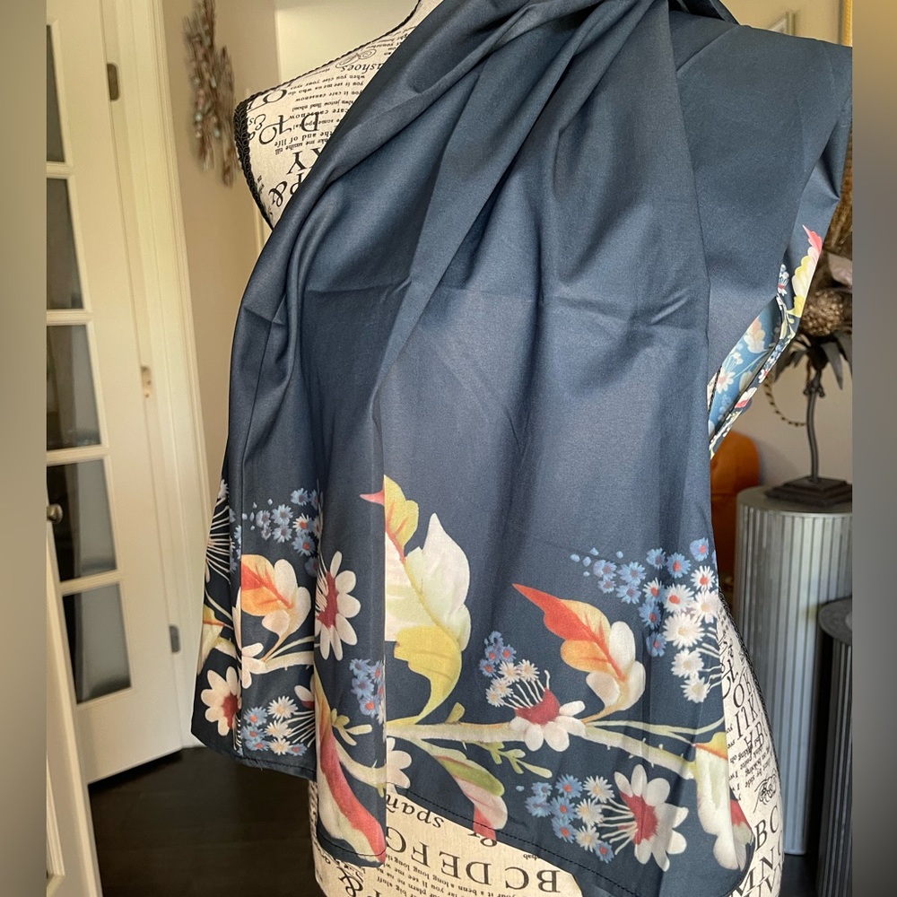 ❗️PRICE DROP❗️XL sleeveless knee length navy dress with floral trim - Picture 4 of 7